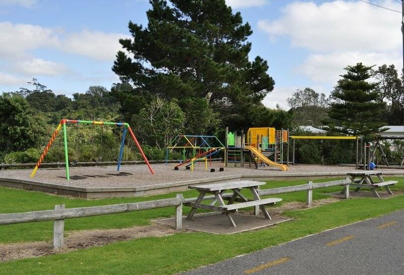 אתר נופש Urenui Beach Camp