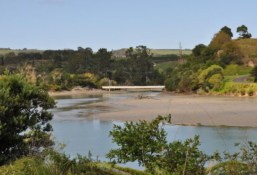 استراحتگاه Urenui Beach Camp