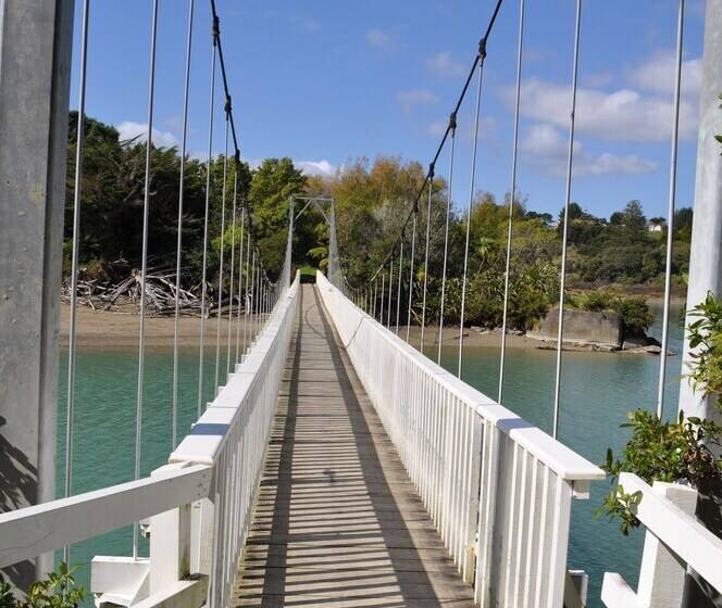 استراحتگاه Urenui Beach Camp