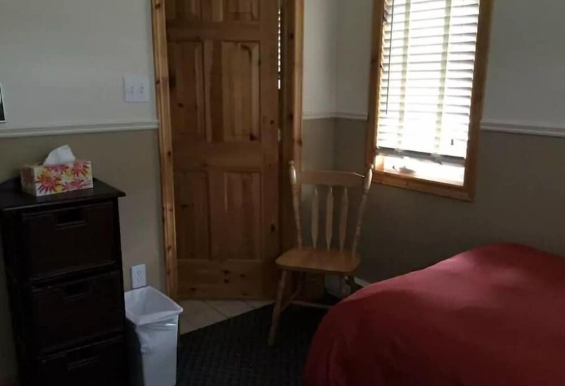Salmon Pool Inn