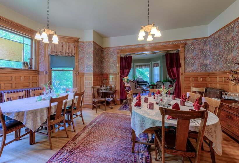 Sanders   Helena S Bed And Breakfast