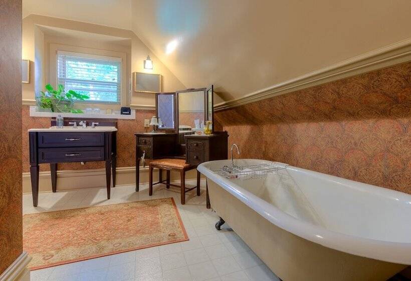 Sanders   Helena S Bed And Breakfast