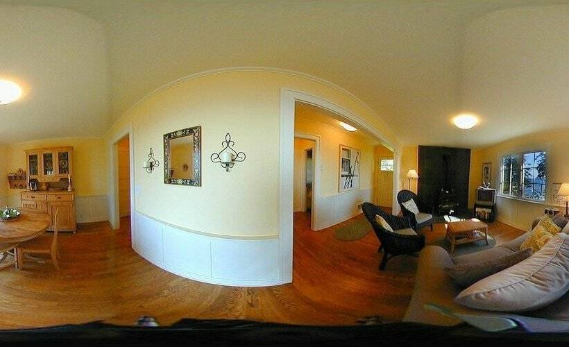 Smugglers Lagoon Beach Cottage