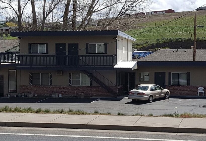 Tall Winds Motel