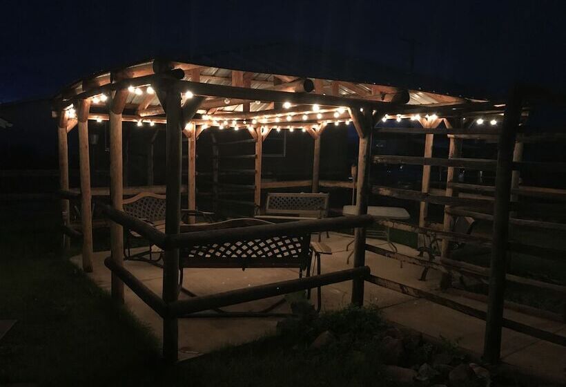 Tenderfoot Cabins & Motel