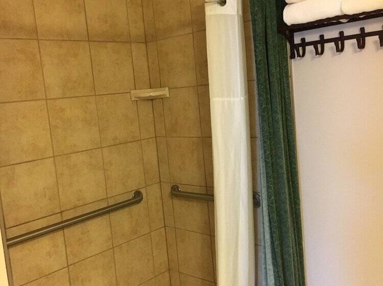 Tenderfoot Cabins & Motel