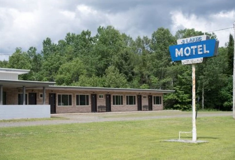 Three Lakes Motel