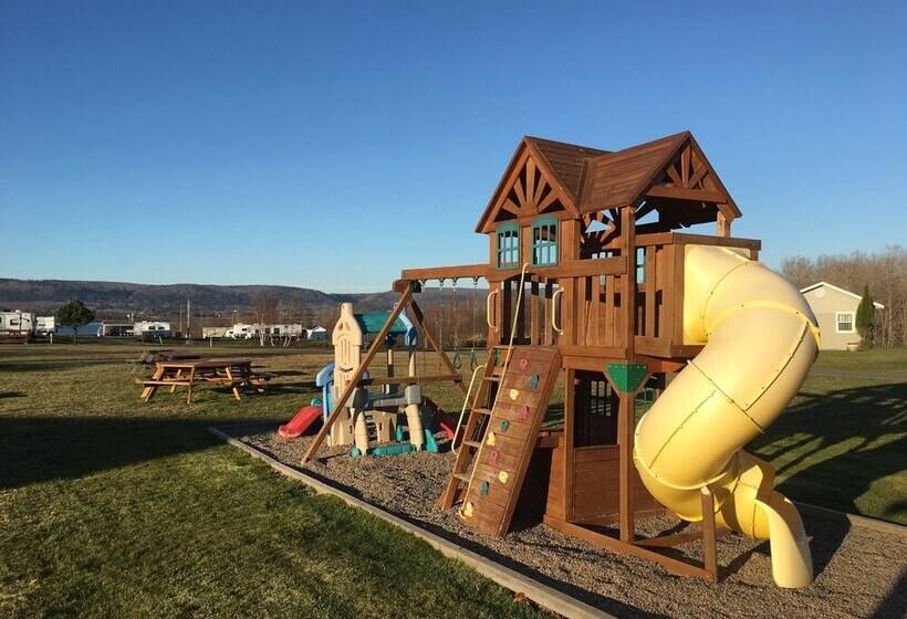 Upper Clements Cottages & Rv Park