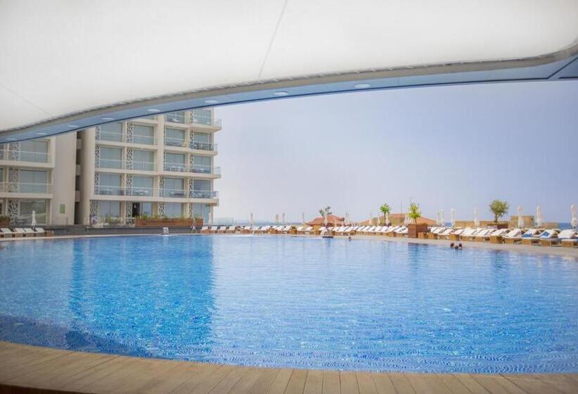 Whitelace Resort