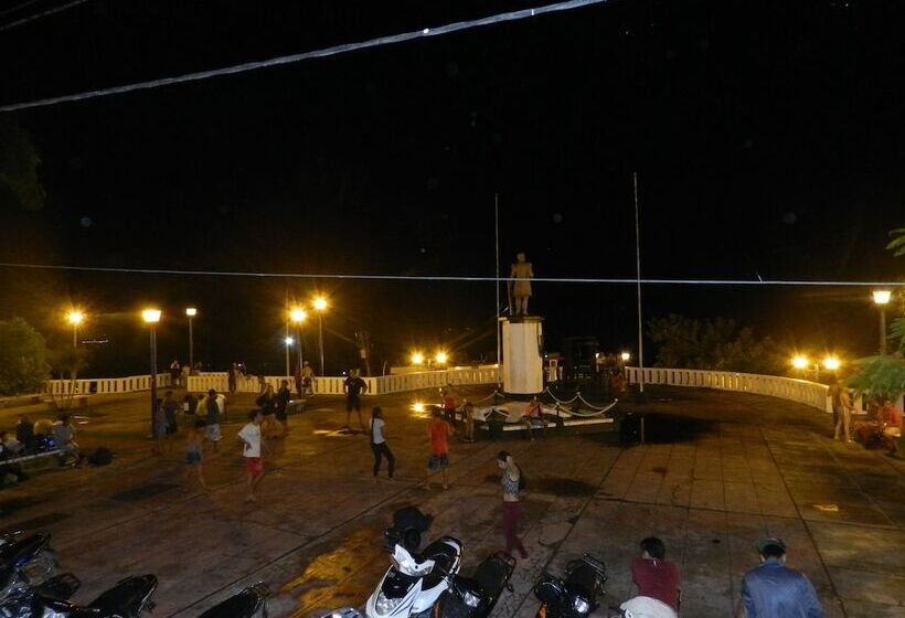 هاستل El Cauchero