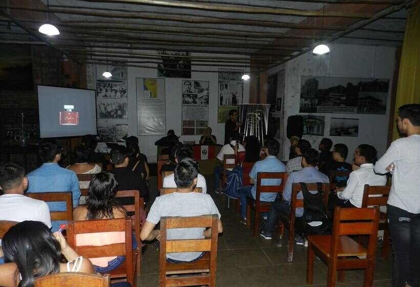 هاستل El Cauchero