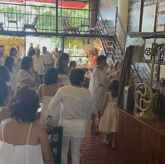 هاستل El Cauchero