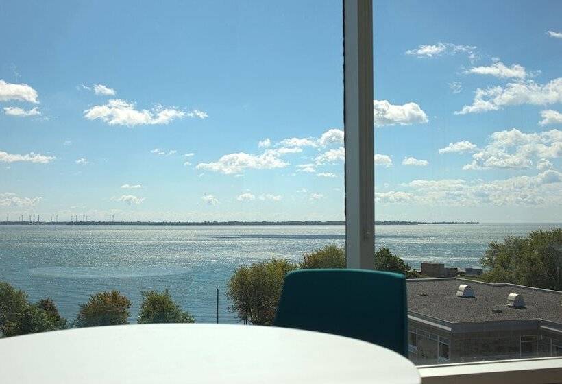 Общежитие Queen S University   David C. Smith House   Campus Accommodation