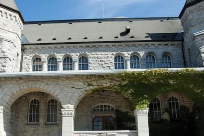 Общежитие Queen S University   David C. Smith House   Campus Accommodation