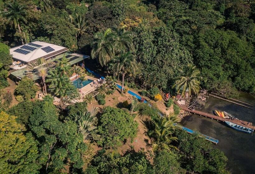 Bambuda Lodge   Hostel