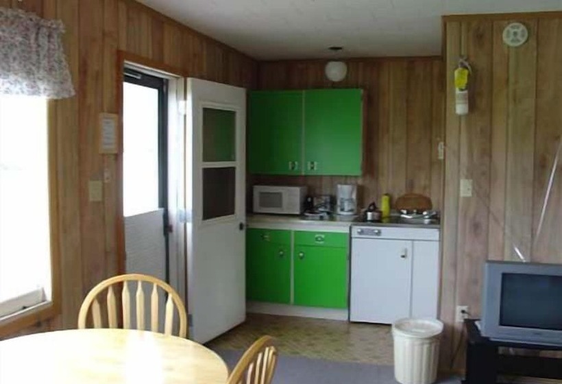 Baywatch Lighthouse Cottages & Motel