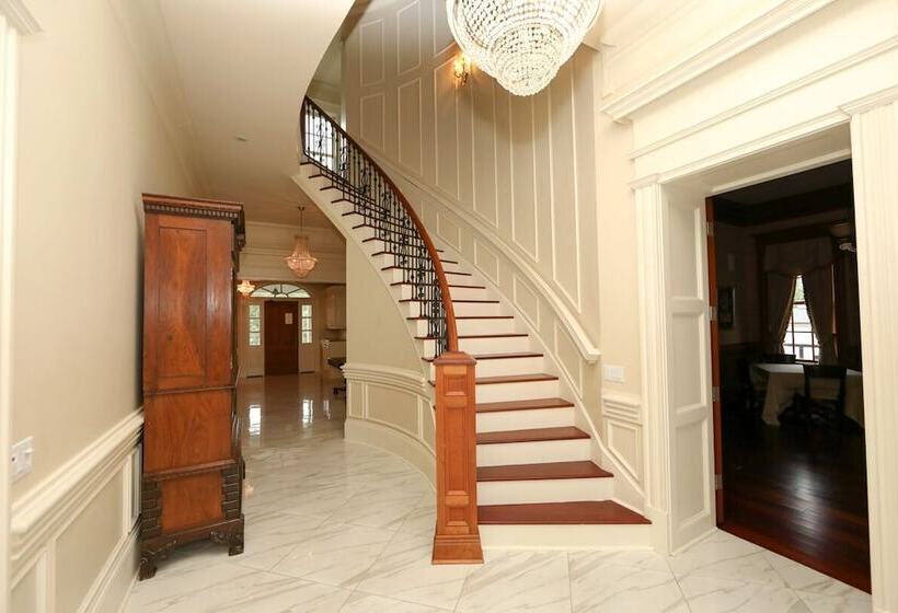 مبيت وإفطار Castle Hill Of Oxford