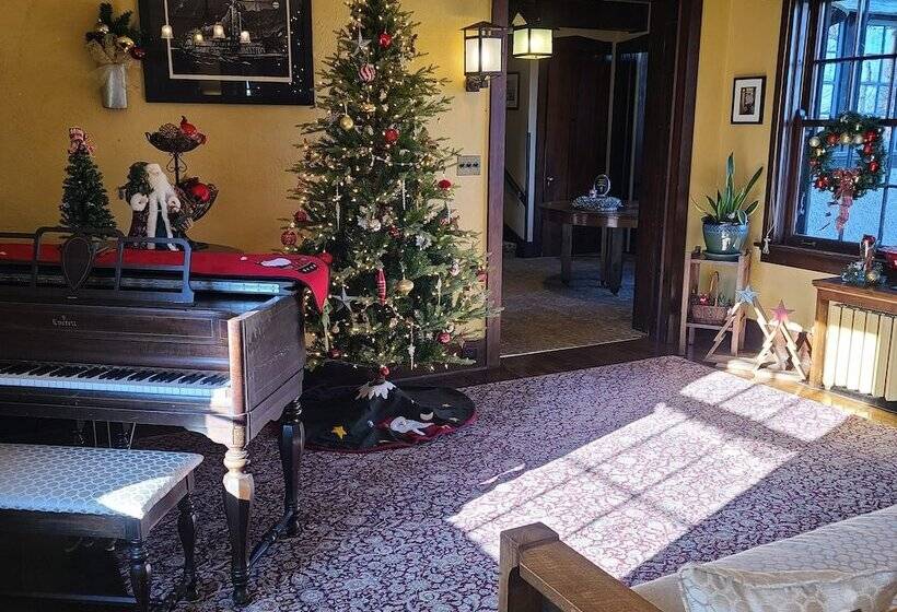 ベッドアンドブレックファースト Four Mounds Inn