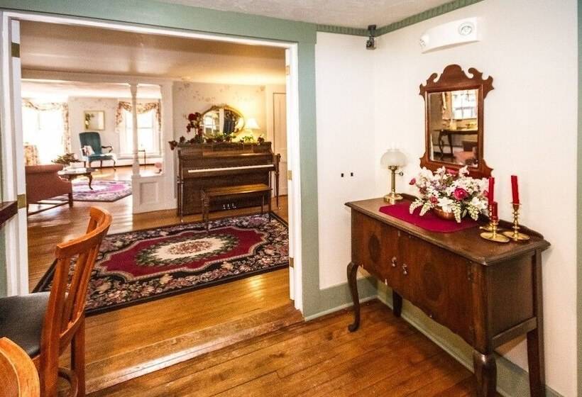 مبيت وإفطار Rosewood Country Inn