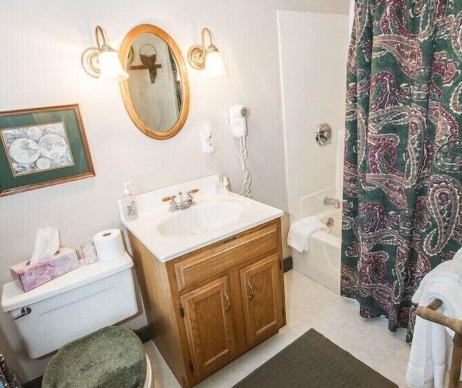 مبيت وإفطار Rosewood Country Inn