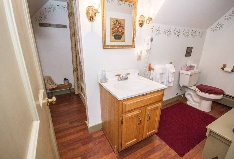 مبيت وإفطار Rosewood Country Inn