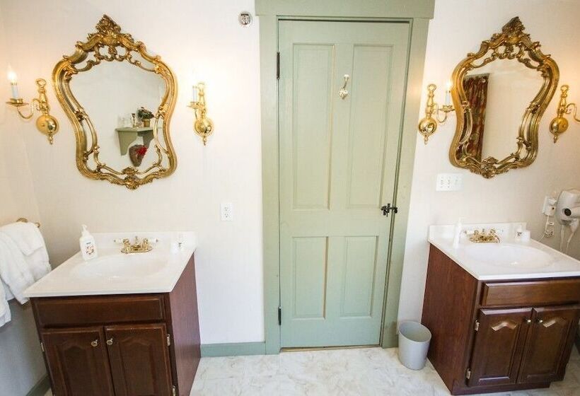 مبيت وإفطار Rosewood Country Inn