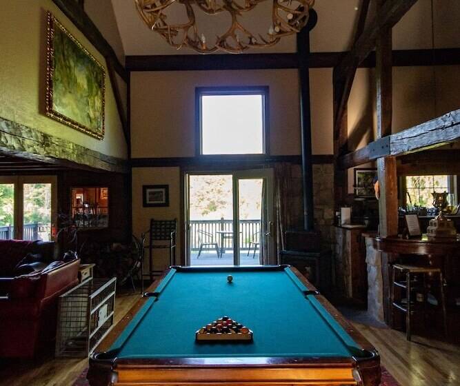 مبيت وإفطار Saint Huberts Lodge