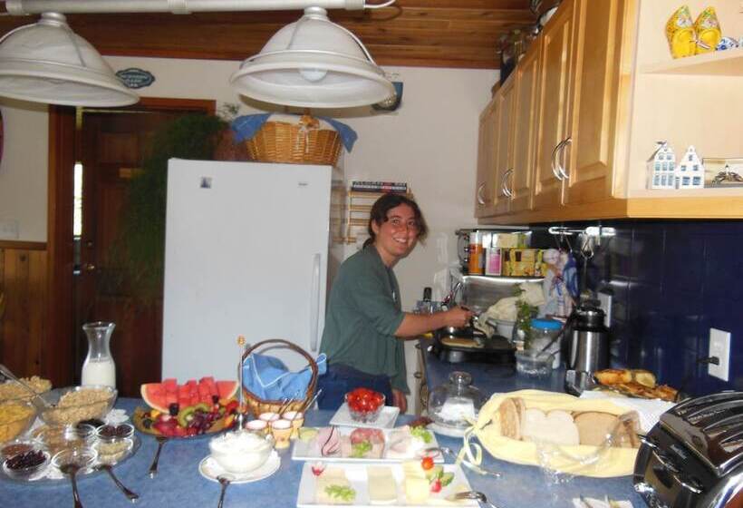 Blue Grouse Country Inn Bed & Breakfast