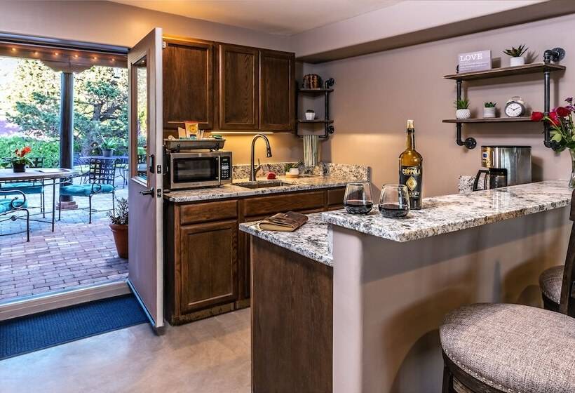 Bobcat Inn Bed And Breakfast