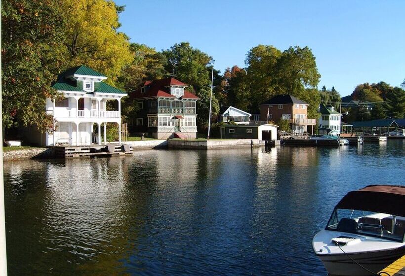 Capricorn Motel Royale Thousand Islands