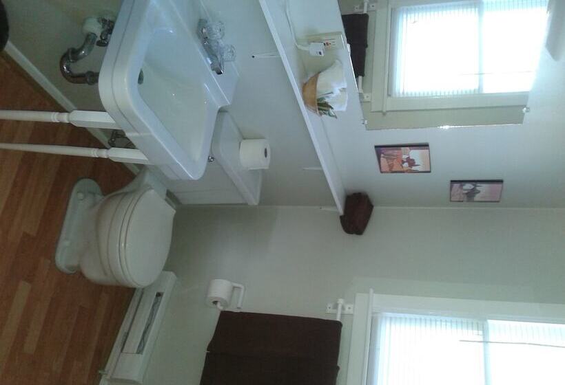 Capricorn Motel Royale Thousand Islands