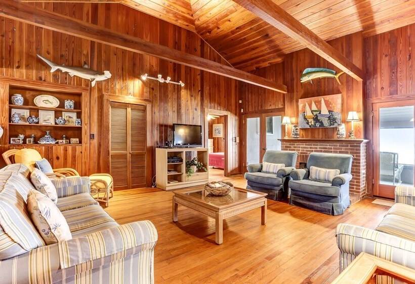 Charming Oceanfront Beach House By Redawning