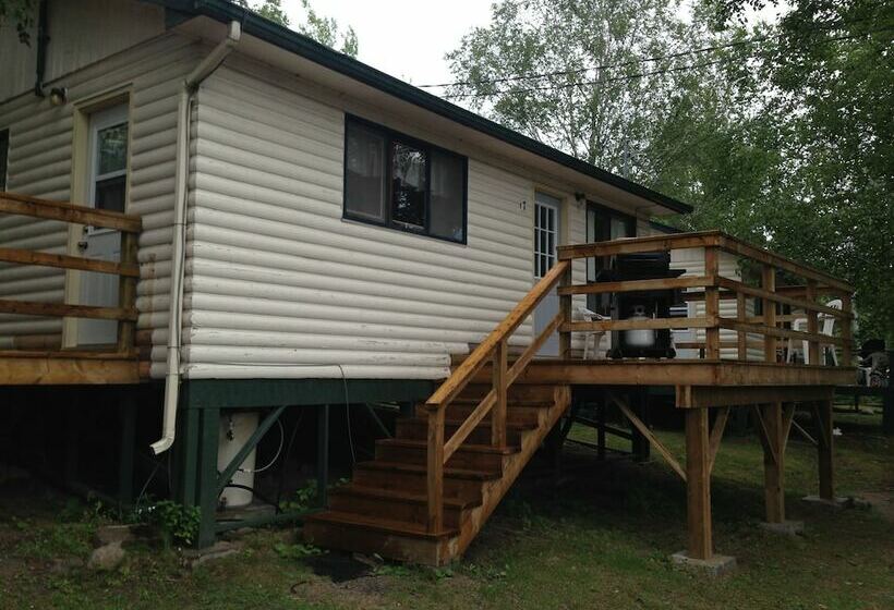 Dogtooth Lake Resort