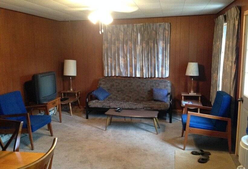 Dogtooth Lake Resort