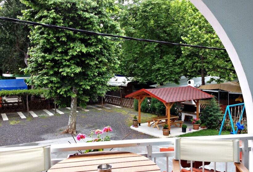 Efrosini Hotel Apartments & Studios