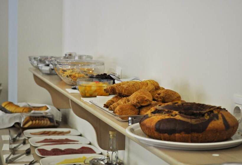 Efrosini Hotel Apartments & Studios