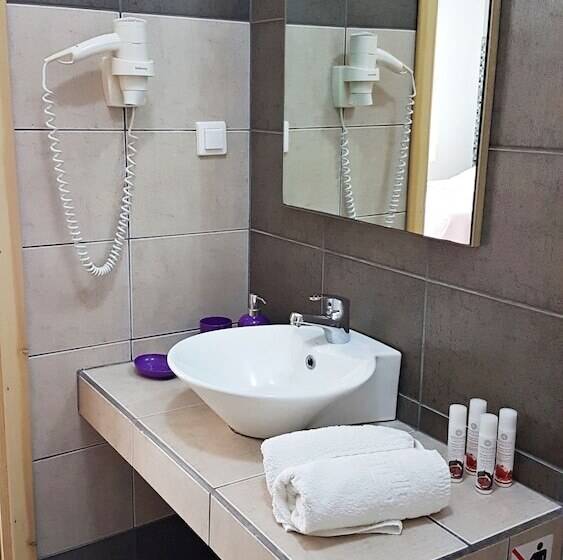 Efrosini Hotel Apartments & Studios