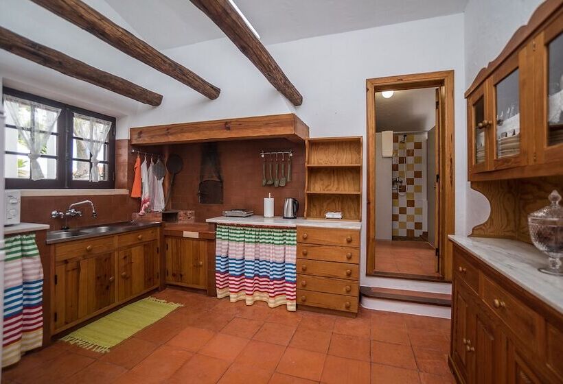 Ericeira Villa Surf Camp Hostel