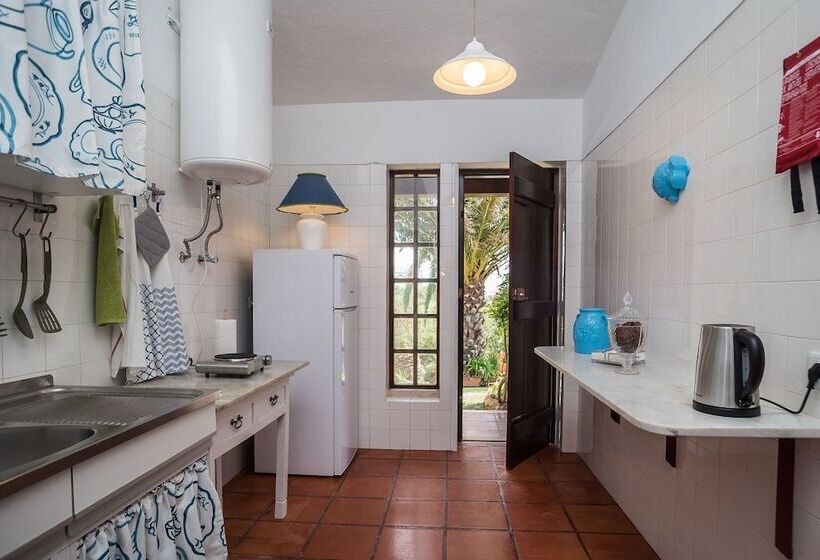 Ericeira Villa Surf Camp Hostel