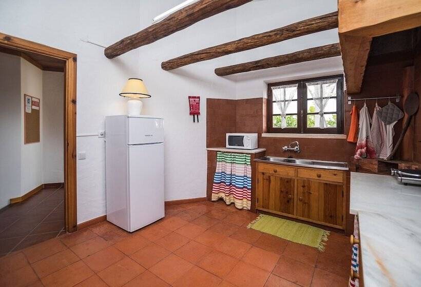 Ericeira Villa Surf Camp Hostel