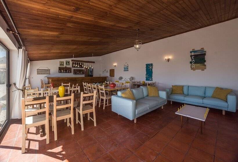 Ericeira Villa Surf Camp Hostel