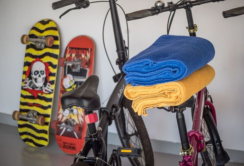 Ericeira Villa Surf Camp Hostel