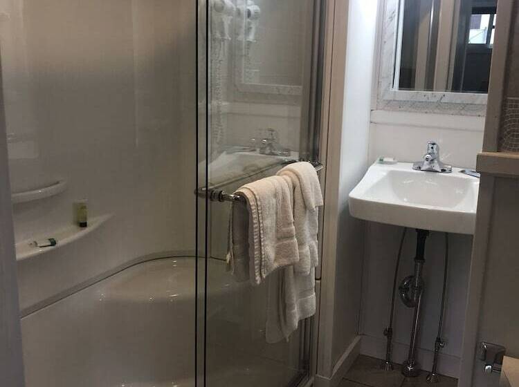 Gallagher S Travels Bar Harbor Motel & Cabins