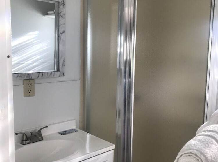 Gallagher S Travels Bar Harbor Motel & Cabins