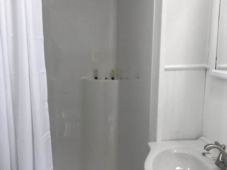 Gallagher S Travels Bar Harbor Motel & Cabins