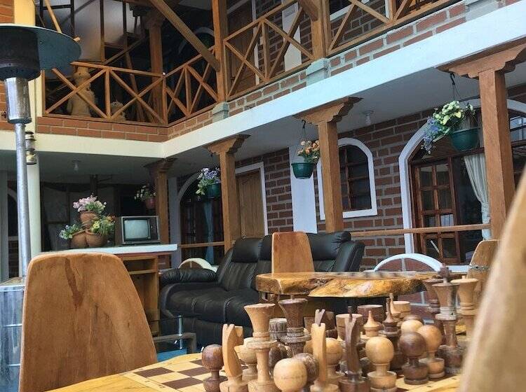 Hostal Chukirawa   Hostel