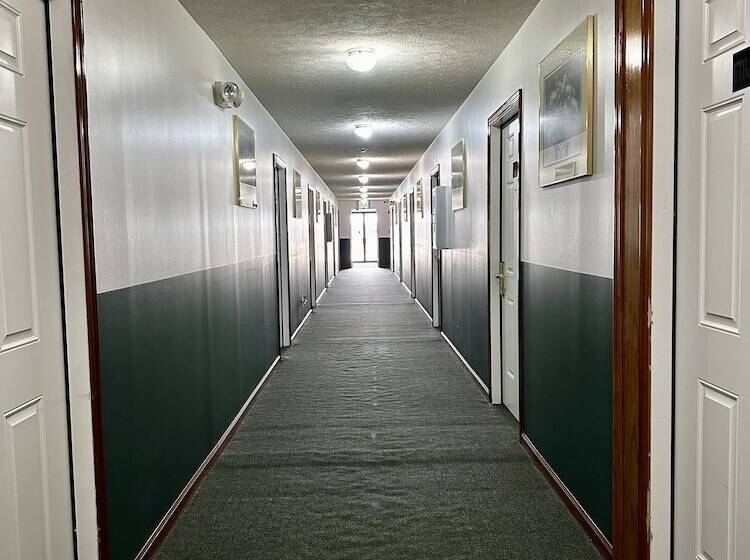 בית מלון כפרי Attica Inn