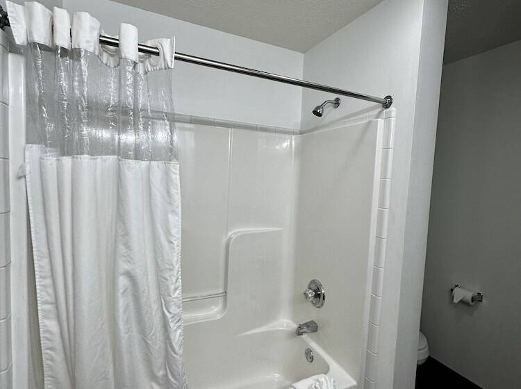 בית מלון כפרי Attica Inn