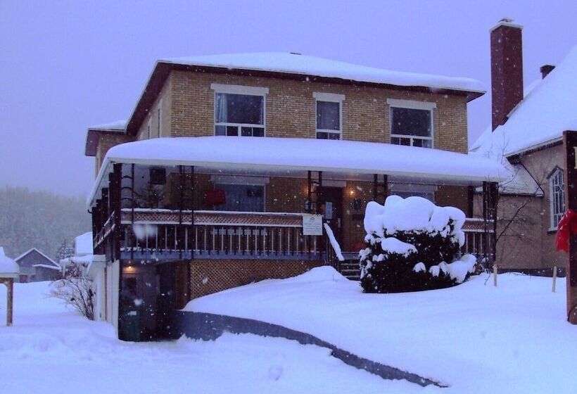 ホテル Auberge Du Dimanche