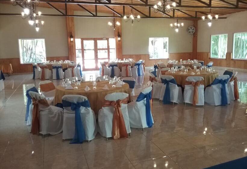 هتل Cibeles Resort